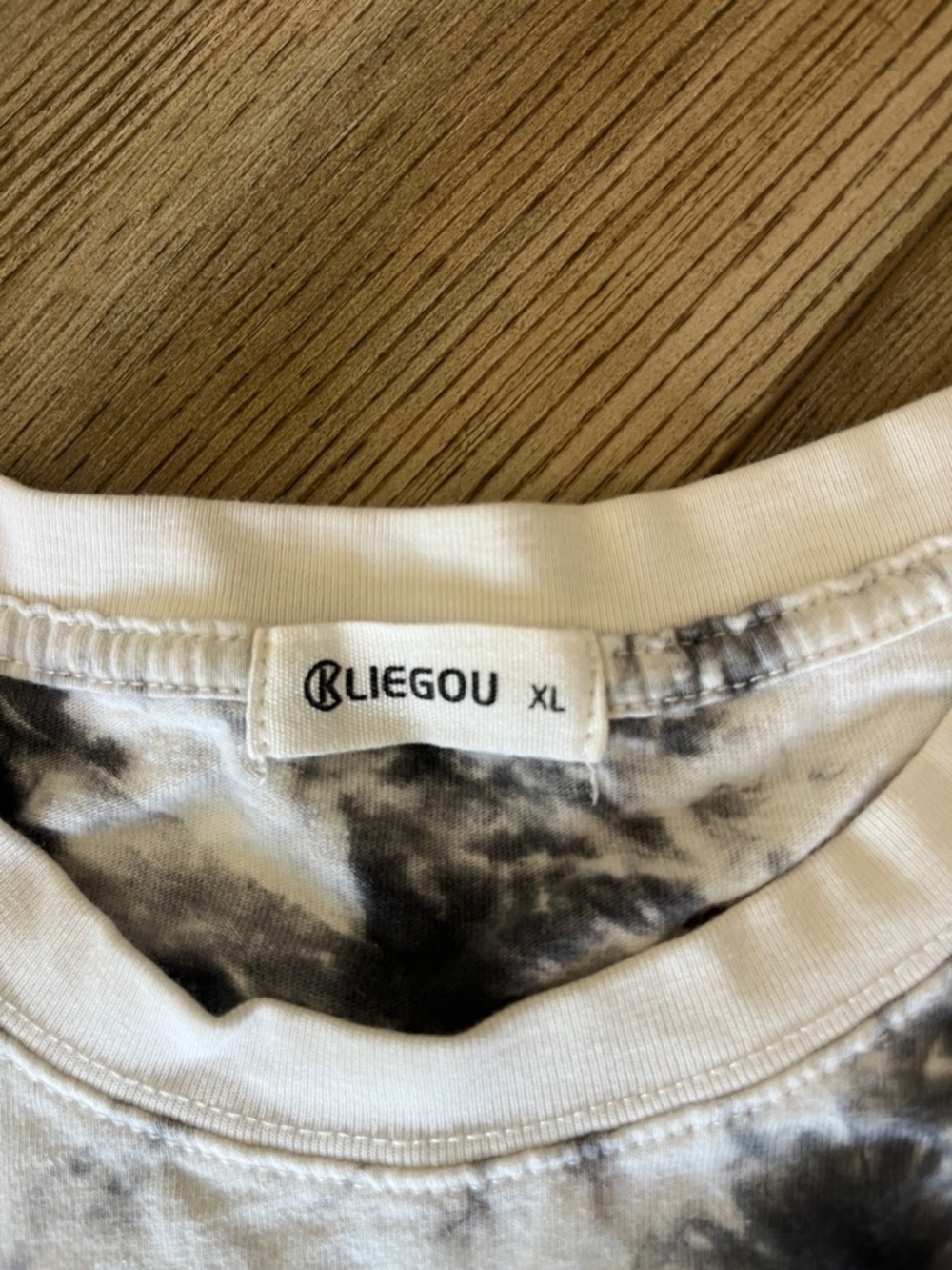 BLIEGOU XL Black & White Tie-Dye Crewneck Tee - Picture 2 of 3